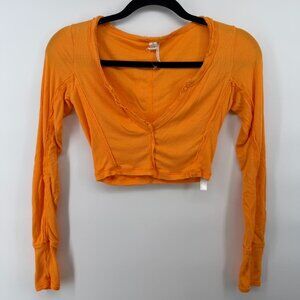 Urban Outfitters orange long sleeve crop top #croptop #orange